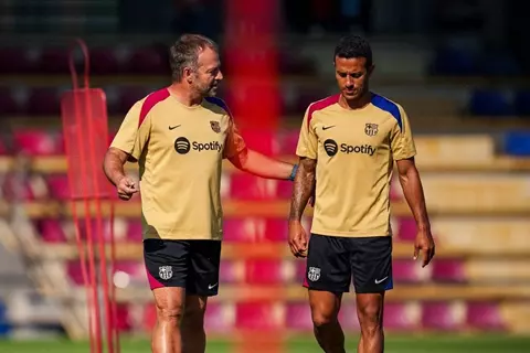 تقارير: تياجو ألكانتارا يقرر العودة للعمل مع فليك في برشلونة